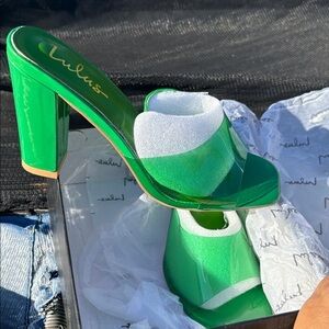 NIB Lulus Green Open-Toe Heels